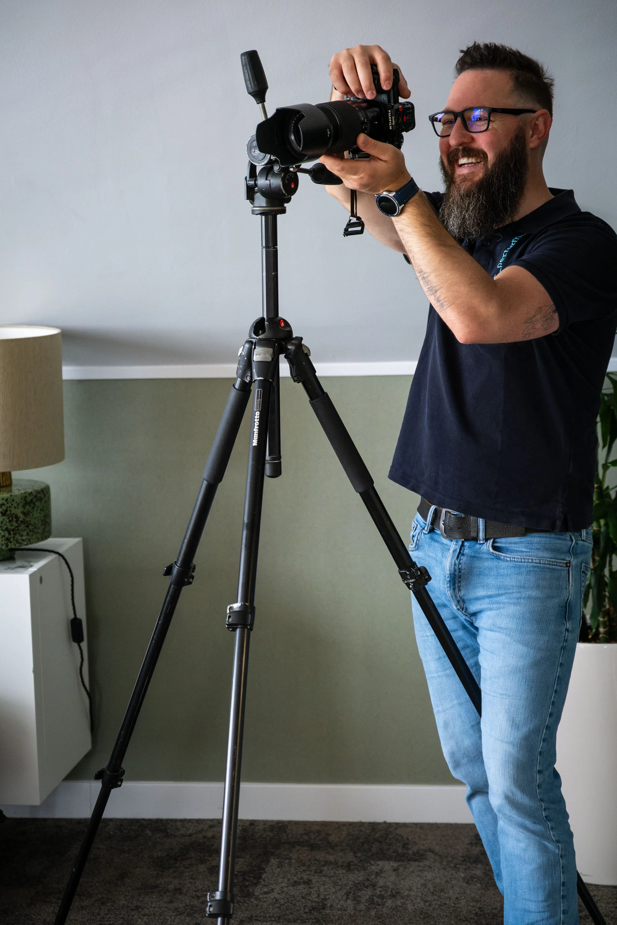 Nico van Loggerenberg smiling at what he sees through the camera during a Boal & Co portrait session