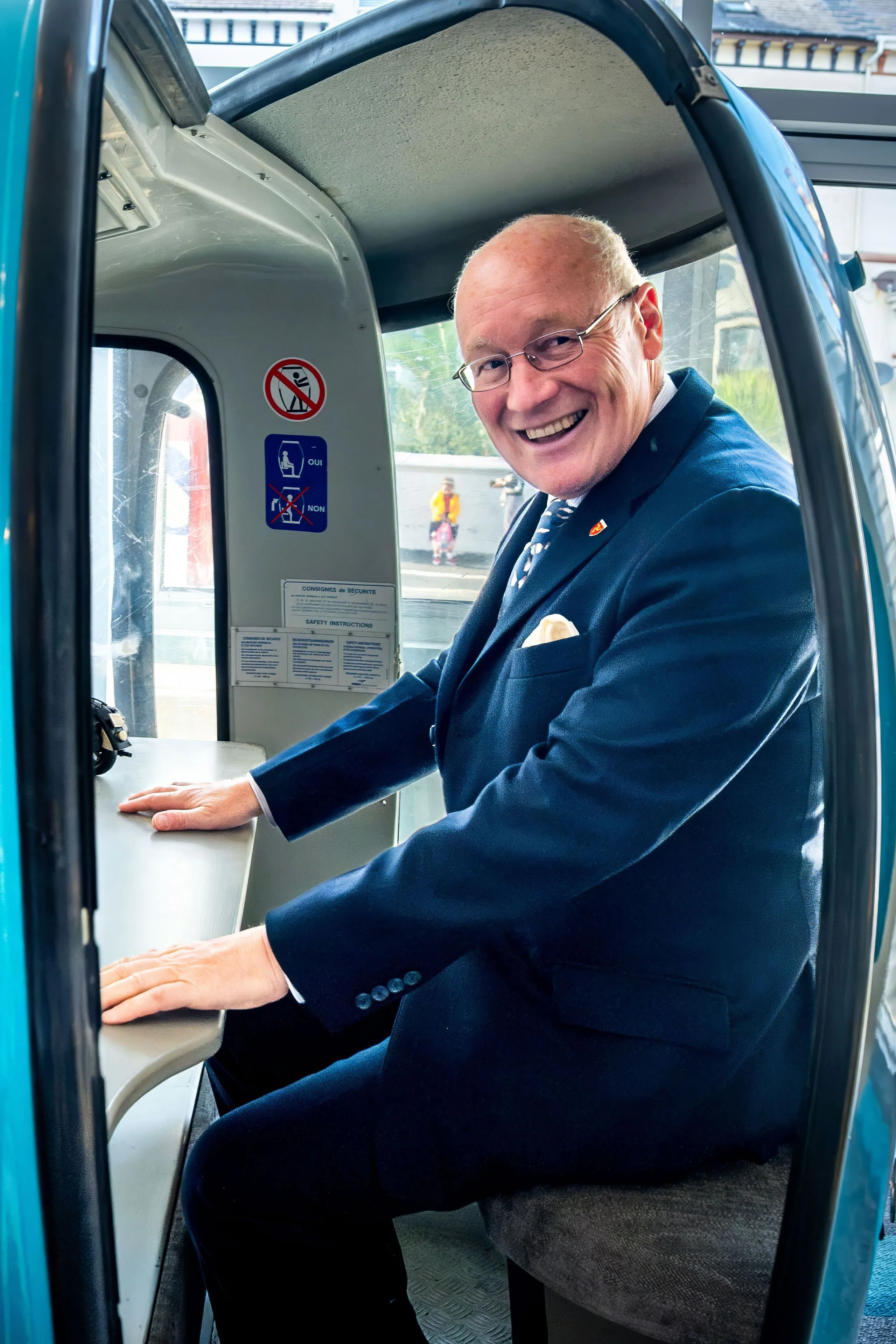 Lieutenant General Sir John Lorimer KCB DSO MBE smiling from inside the DotPerformance gondola meeting pod, cropped view