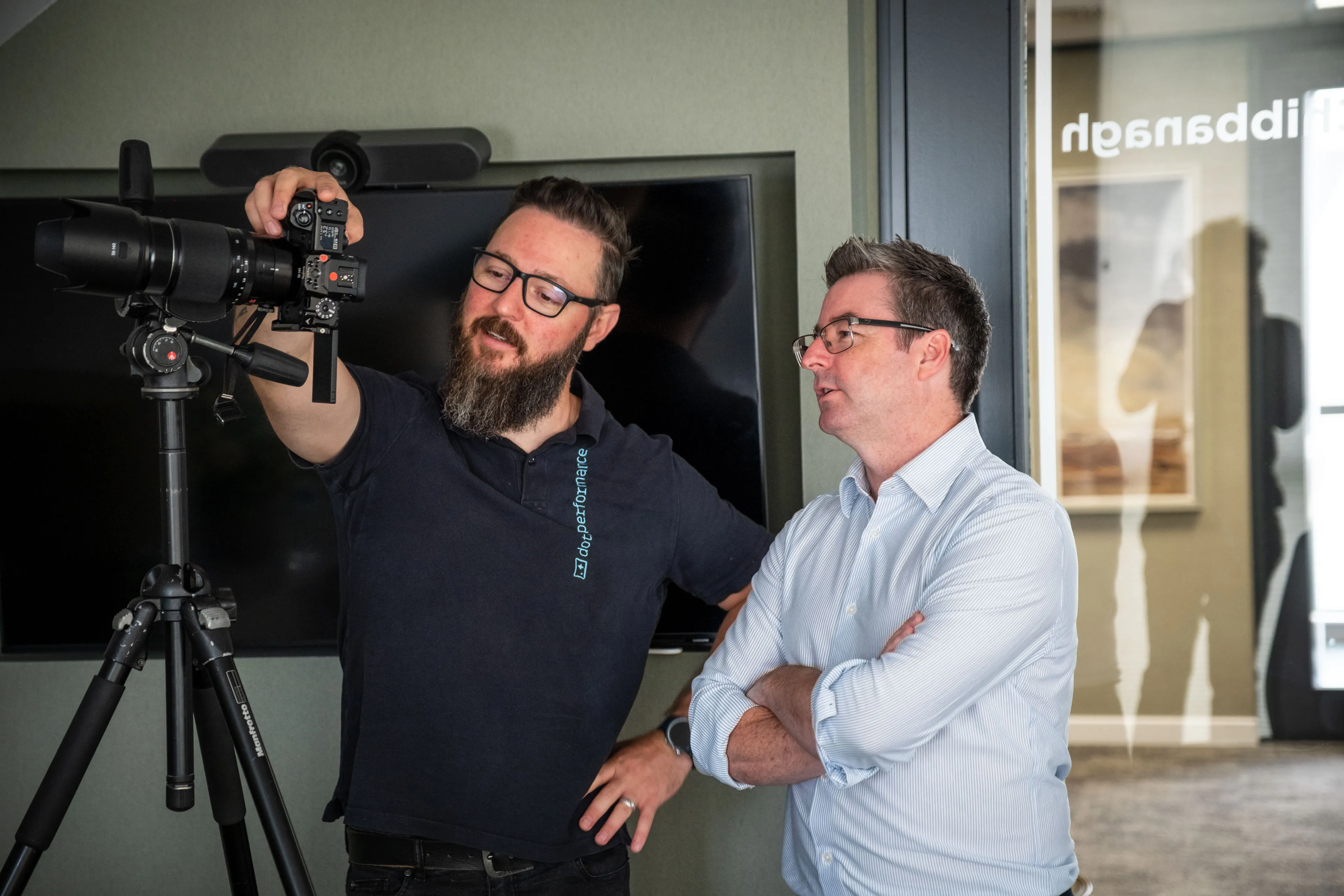Nico van Loggerenberg going through portraits on camera with Mark Kiernan, CEO of Boal & Co, during his portrait session.